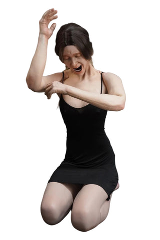 Kneeling Agatha with Poseable Arms