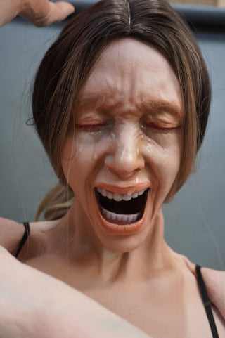 Kneeling Agatha with Poseable Arms