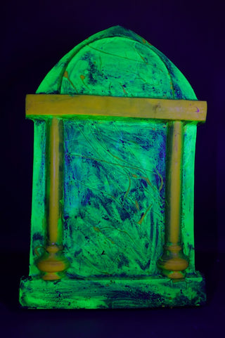 Blacklight Large Columns Headstone Prop