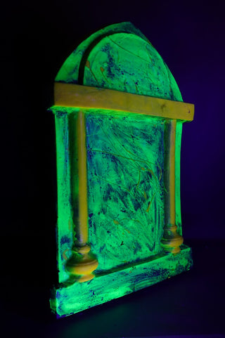 Blacklight Large Columns Headstone Prop