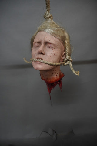 Hanging Phoebe Head