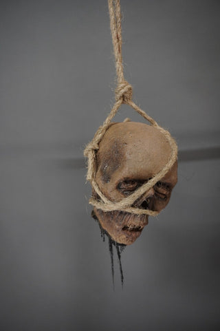 Hanging Nell Head