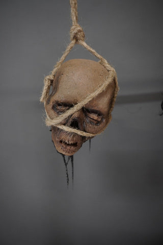Hanging Nell Head